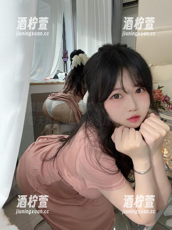 看是依酱呀的天使写真套图，心中默念：明天我也要变得这么翩翩起舞！