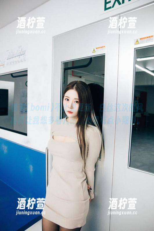 普美(bomi)不止是更新，白丝这次的风格真让我想多看几眼，心里有点小期待。