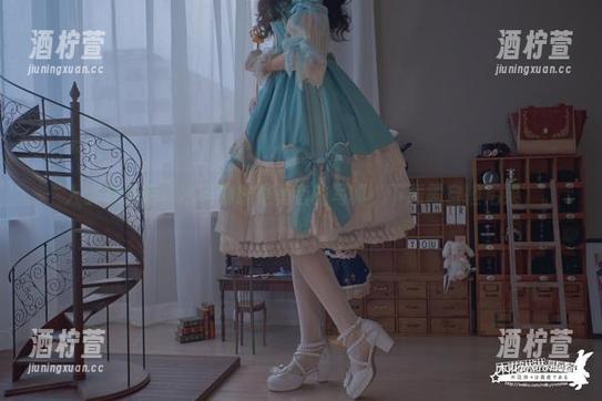 “人类衰退后，木花琳琳是勇者的写真，下载需自担后果”。