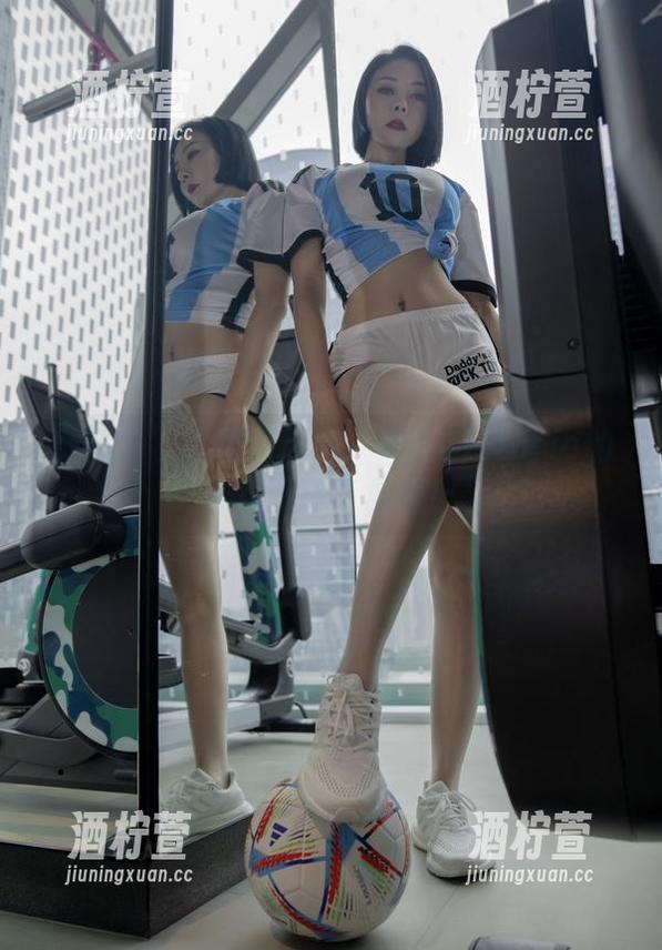 微密圈 - 小黑系热潮：果儿Victoria的网盘下载专属版！