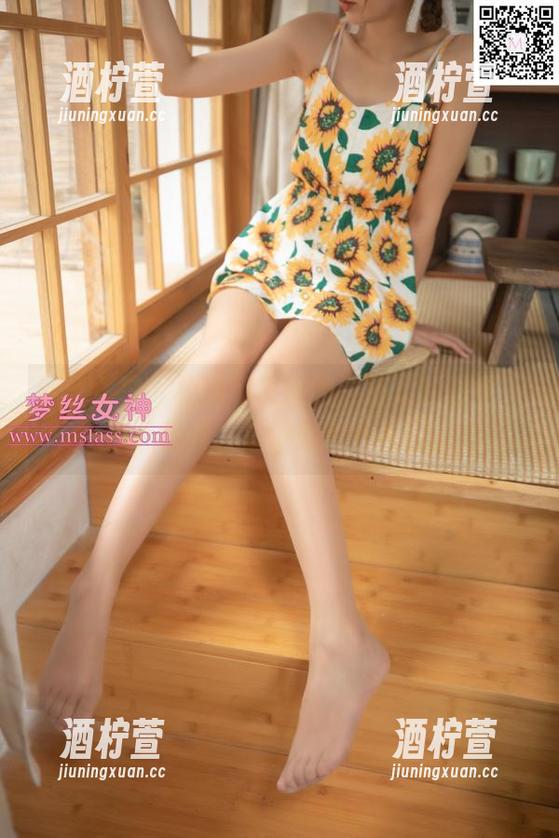 梦丝女神 - 校服和璇璇的混搭定制图集，带点奶气，总觉得哪儿不对。