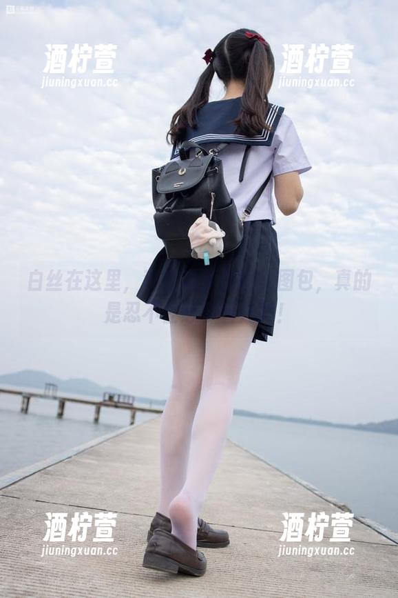 白丝在这里，观看森萝财团的图包，真的是忍不住想多看几眼！