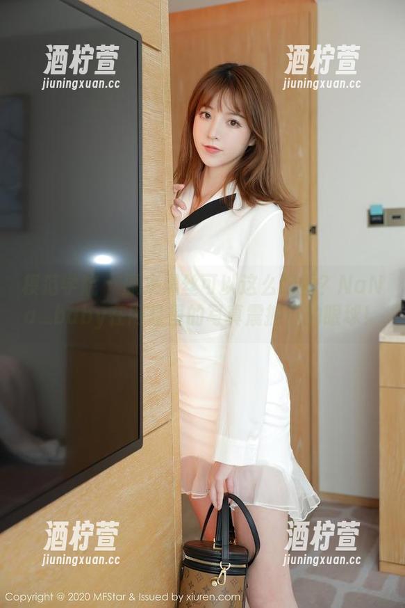 模范学院 - 原来黑丝可以这么好看？NaNa_baby在网盘里的写真震撼你的眼球！
