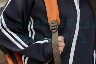 模范学院 – 看汐汐爱吃草莓怎么玩，彼此不明的丝袜图片作品