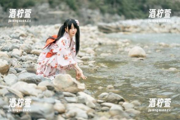 顾不得素颜，樱井宁宁的短裙套图让我信心满满，抵挡不住的裙摆轻轻飞扬。