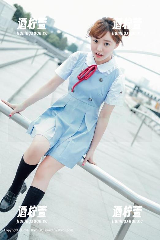 波萝社-柳侑绮Sevenbaby 波萝社 - 柳侑绮Sevenbaby的泳衣原图:本来我只想来拍虫子,结果却意外自己成了景!