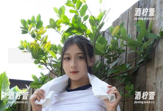 裤里丝在浅安安的私房写真里，这次又上演了什么传奇？