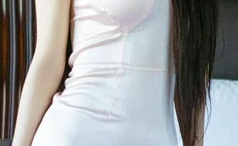 爱尤物 – 美图单曲循环中，李丽莎的校园，比如：“这條长裙好看，谁让青春如此疯狂。”