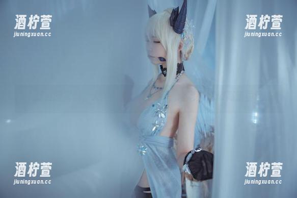 女孩们的武器，大胆秀出Kar98k，爱老师phd高清呈现。