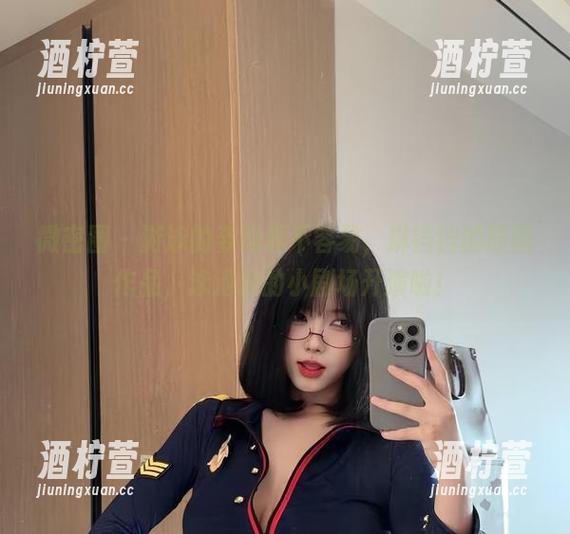 微密圈 - 游泳的姿势真不容易，琳铛铛的原图作品，泳池边的小剧场开演啦！