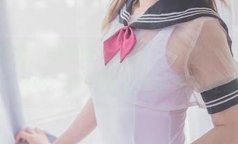 在线美图，半透明水手服，白金Saki到底在想什么呀，这样我还怎么集中注意力？