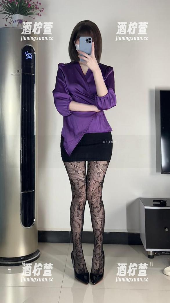 微密圈 - 白龙猫女不是只会卖萌，红底极光的图片和资源也很带感！
