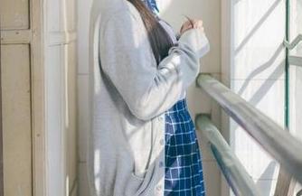 神乐坂真冬的新作：透明黑白水手服，更新啦！你能认出是谁吗？哈哈！