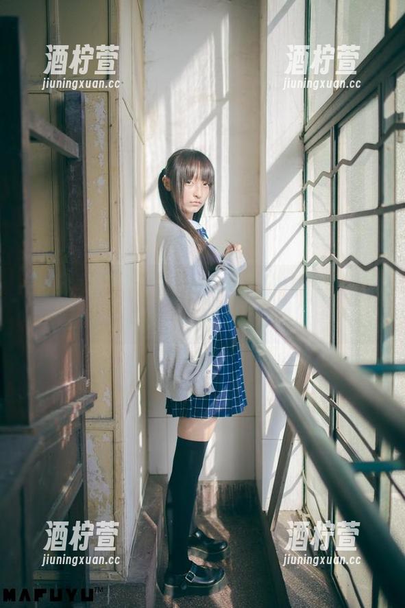神乐坂真冬的新作：透明黑白水手服，更新啦！你能认出是谁吗？哈哈！