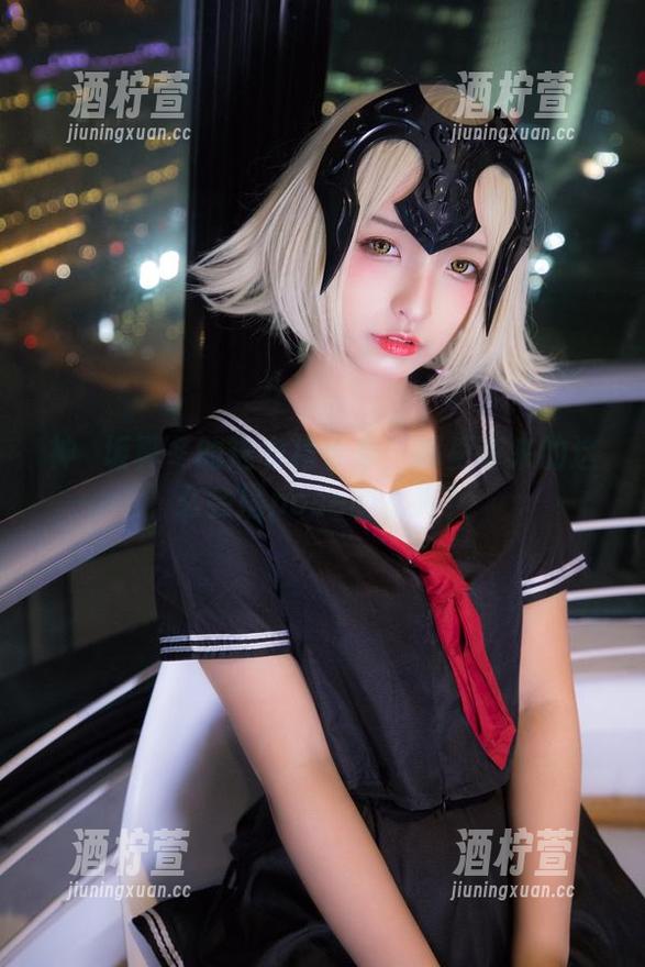 神楽坂真冬的连衣裙合集：哪里请来的这么会摆pose的女神？
