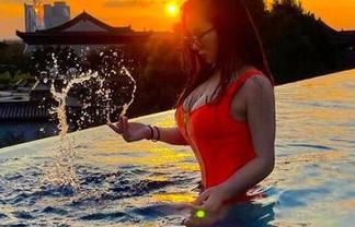 微密圈 – 原来黑丝也能这样搭配？禅雨儿Lynne的美图让人有点心虚。