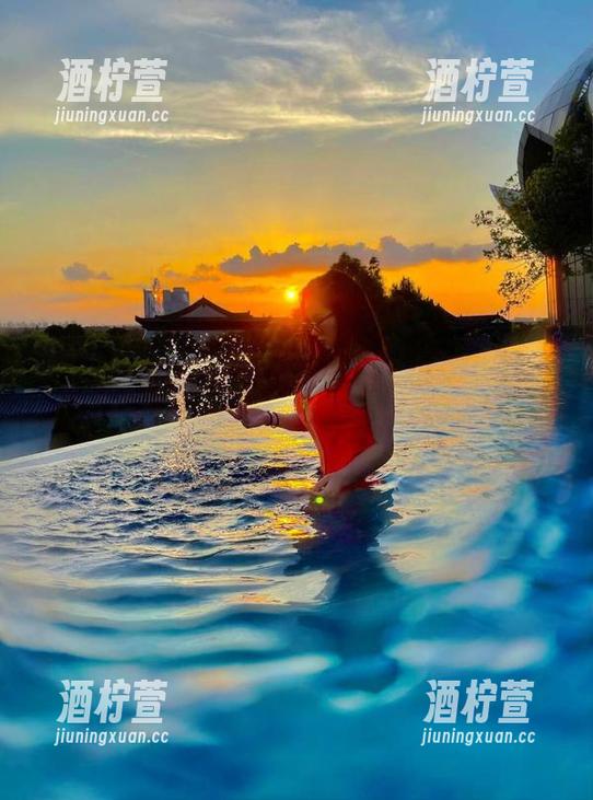 微密圈 - 原来黑丝也能这样搭配？禅雨儿Lynne的美图让人有点心虚。