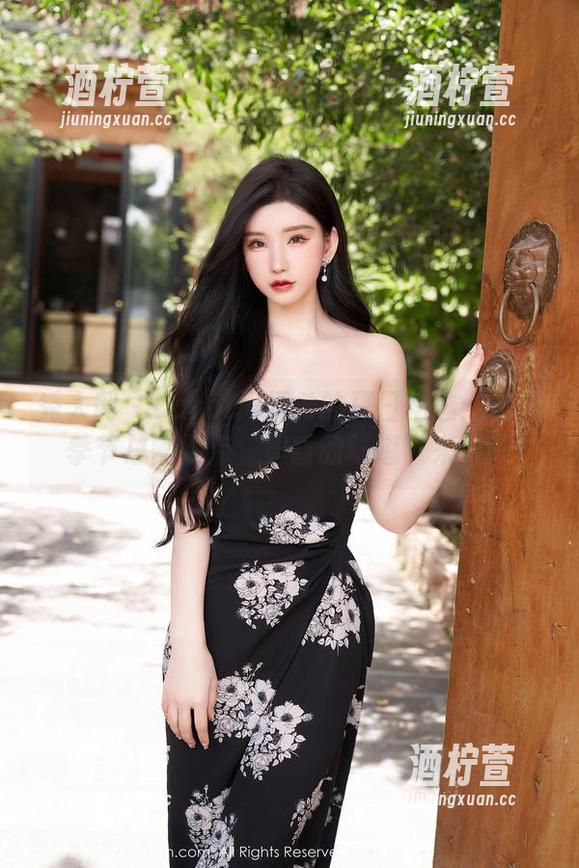 秀人网 - Carol周妍希的夏日精选：这个季节总需要点‘黄昏的味道’来解渴