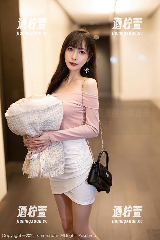 秀人网 - 小波多和她的制服美图：你准备好为壁纸失手了吗？