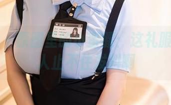秀人网 – 原图里的小蛮腰：这礼服挺得让人止不住发抖啊