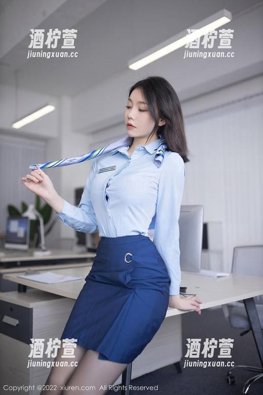 秀人网 - 王馨瑶yanni的新写真，空姐造型，真的是云里雾里啊