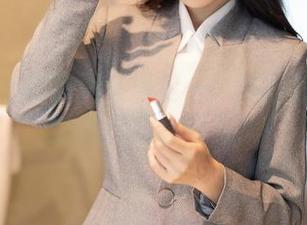 秀人网 – 吊带风波再起——璀灿的图集更新到底意欲何为？