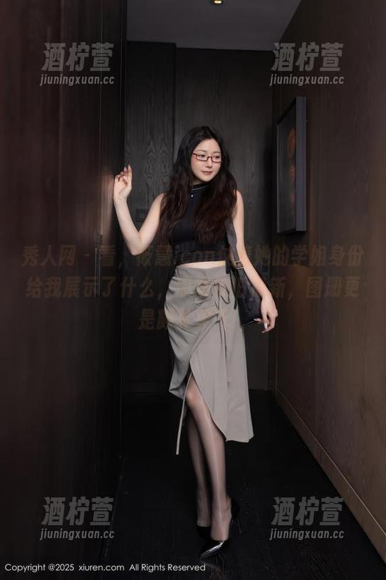 秀人网 - 看，筱慧icon仗着她的学姐身份给我展示了什么，原图依旧清新，图册更是颇具灵气！