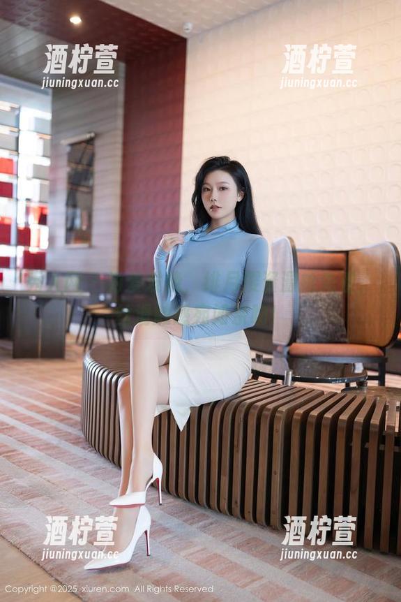 秀人网 - 为爱发烧，绯月樱资源抢先看，丝滑触感宛如亲吻！