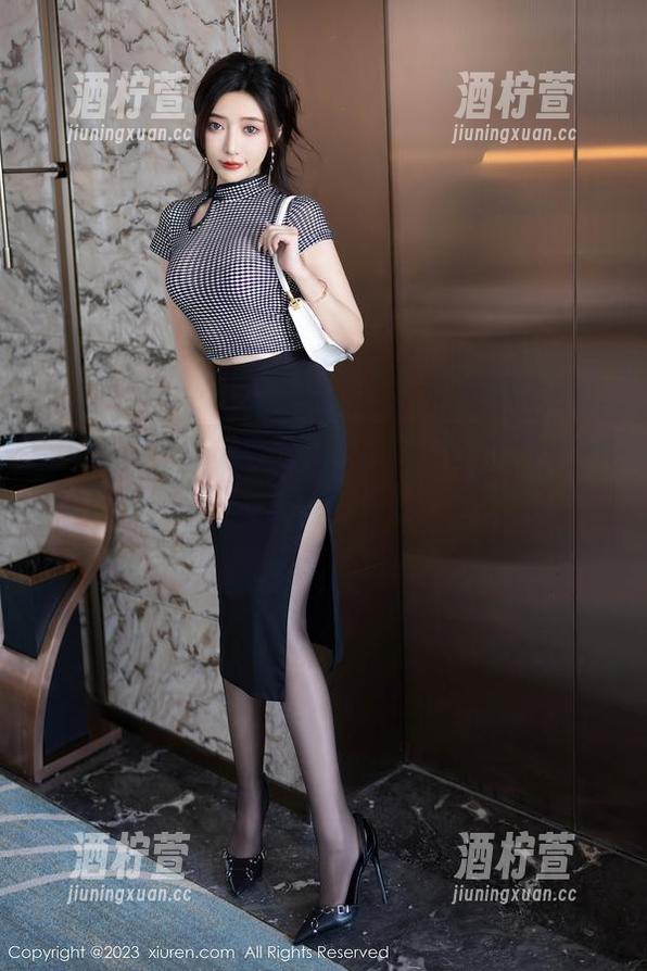 秀人网-葛征 秀人网 - 原图精选:葛征把修女的微表情拍得太有趣了,真怕她要给我洗脑!