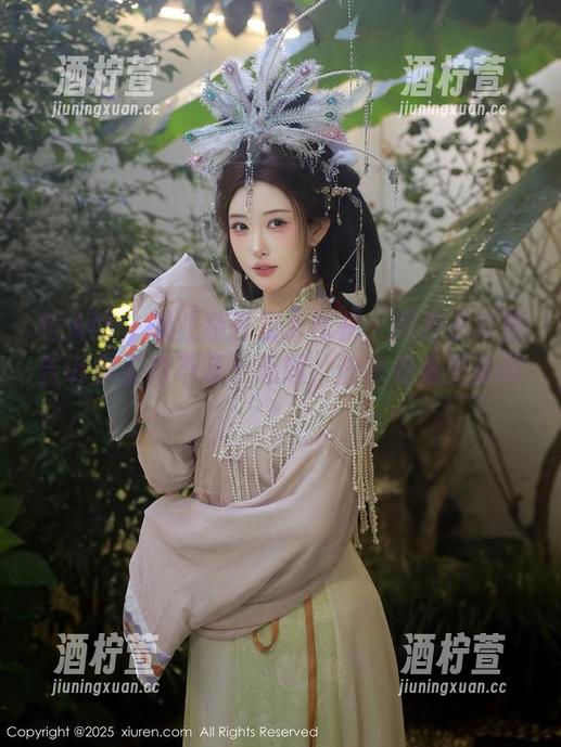 秀人网 - 职业装升级大比拼：黑麦子新照告诉你工作不等于无趣，快来看看更新吧！
