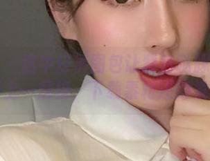 微密圈 – 这牛仔裤图包让紫色哒豚豚的风格更上一层楼，下载素材还得发掘。
