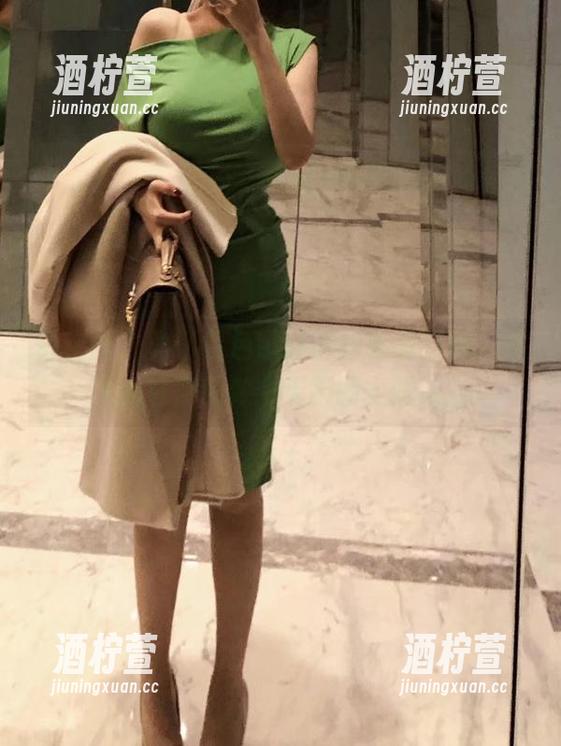 微密圈 - 为了紫色哒豚豚的秘书图包，今天心甘情愿做个无聊的上班族！