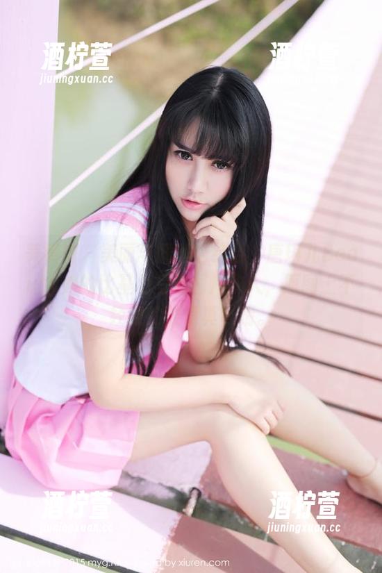 美媛馆 - 美丽与慵懒的结合，唐琪儿Beauty她的比基尼写真图片动人，原图上不经意的表情真吸睛。