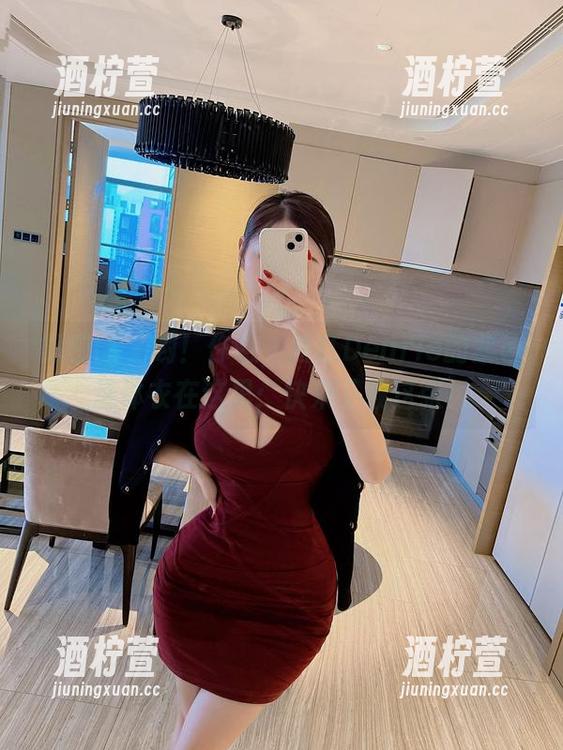 微密圈 - 哟！你瞧，脸红Dearie的紫色连体衣在这里：快来下载这张！
