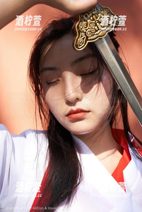 蜜桃社 - 福利合集——杏子的丝滑丝袜图集，注意，撩人的气息正在弥漫。