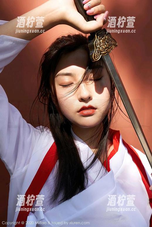 蜜桃社 - 萌美Moemi户外合集来了！这么好看的天，云是不是在做梦？