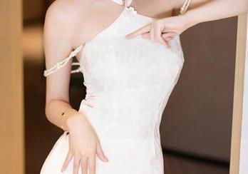 语画界 – 王馨瑶yanni的豹纹大合集——无圣光，光线就像我今天的心情，朦胧又神秘。
