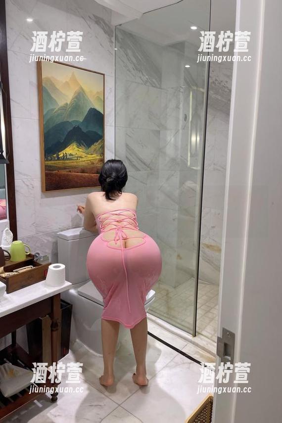 微密圈 - 迷人的五姨太的泳衣写真海洋：要多游几圈才能找到精华资源哦