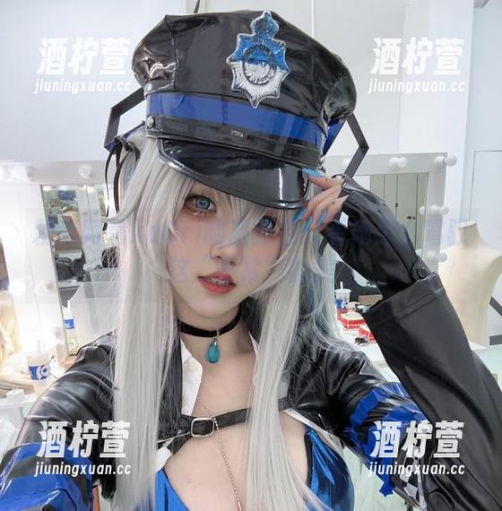 精选阿薰kaOri制服系列：看她怎么驾驭这“平常”的美