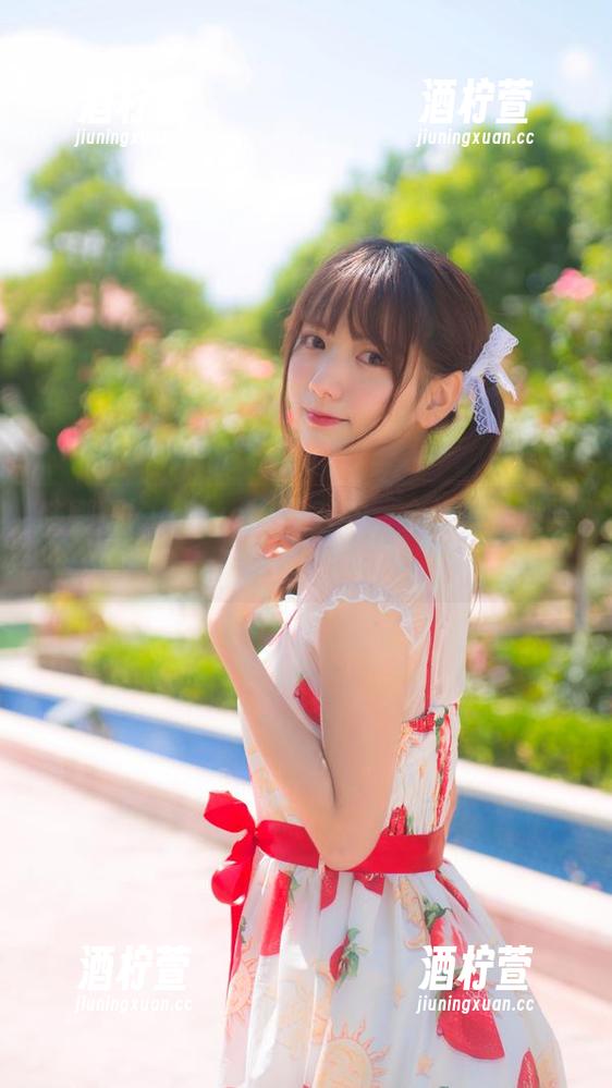 陆卿卿kyokyo校服COS，全场最佳投票谁不想给她？