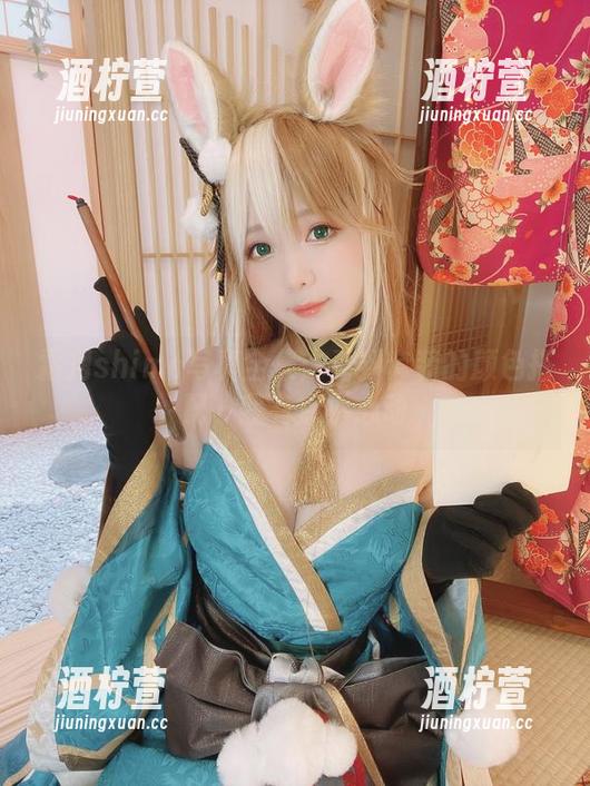 霜月shimo写真全集：看到套装的颜色搭配，我有点小心动