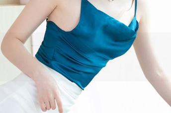 青豆客 – 在线集合！看罗婉莹在居家时的随性与华丽，这也太随意了吧？