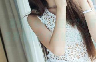 青豆客 – 看这位心事重重的艾小青，她的写真透露的什么秘密呢？