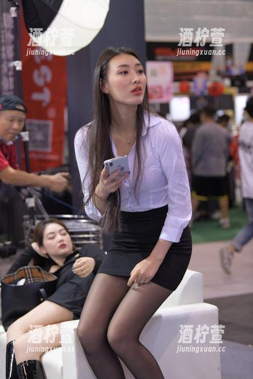 魔镜街拍 - 艾小青晒出的旗袍套图——这是我看过的最会穿的神仙裙子！