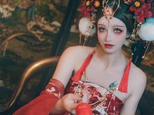 翻了一遍鹿八岁baby的蕾姆写真，越看越觉得异世界的生活，没有吃喝玩乐怎么行呢…