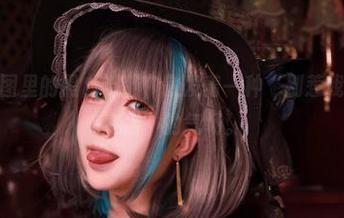 精选奶牛图里的黑白御猫，散发着一种“别惹我，我可以变猫”的气场。